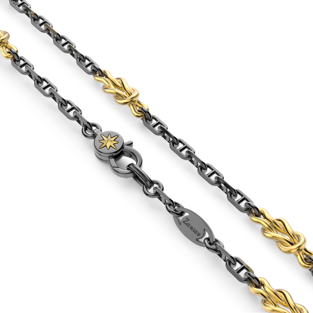 Collana in argento con nodi marini.