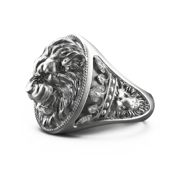 Anello Zancan leone in argento con finitura vintage.